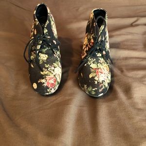 Cute flowers heels
